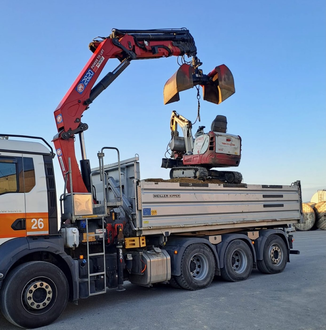 Material- und Maschinentransport von Erdbau Öfferl – Projekt 2